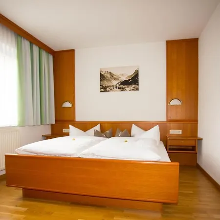 Konukevi Haus Enzian Sankt Leonhard im Pitztal