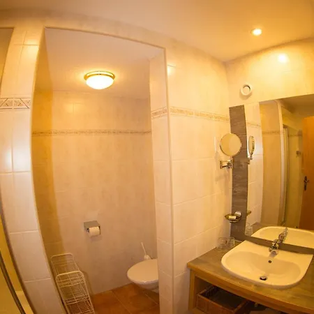 Gasthof Haus Enzian St. Leonhard im Pitztal