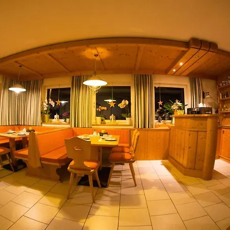 Haus Enzian St. Leonhard im Pitztal