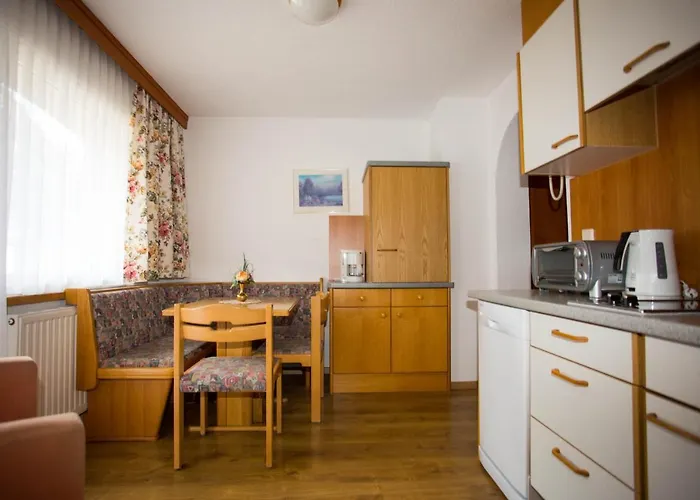 Haus Enzian Guest house Sankt Leonhard im Pitztal