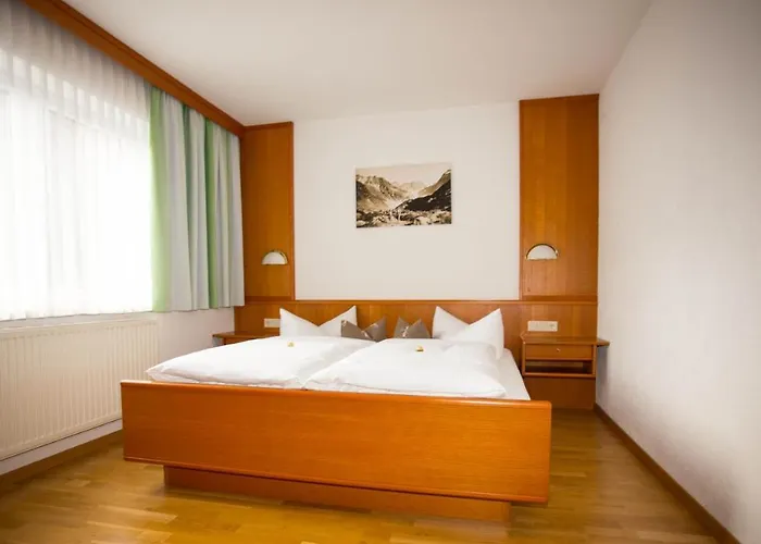 Guest house Haus Enzian Sankt Leonhard im Pitztal