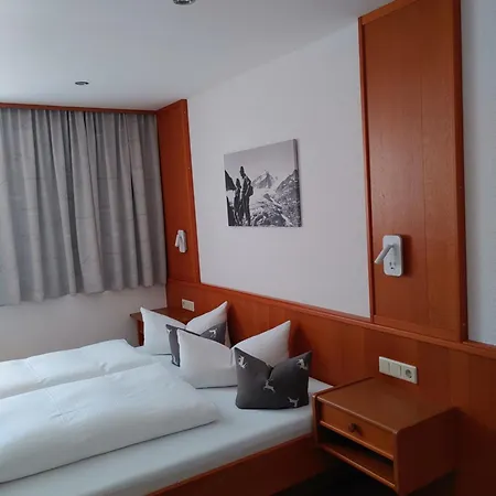 Haus Enzian Affittacamere 3*