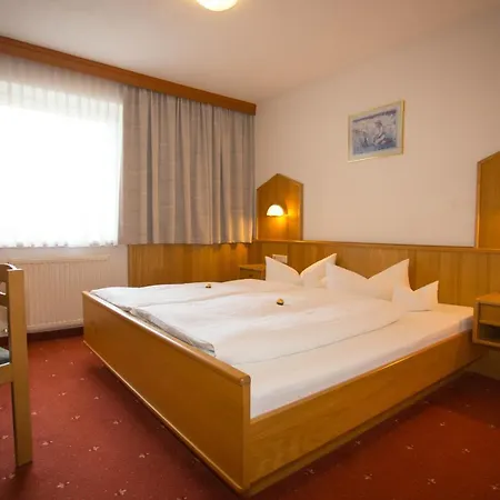 Haus Enzian Affittacamere 3*