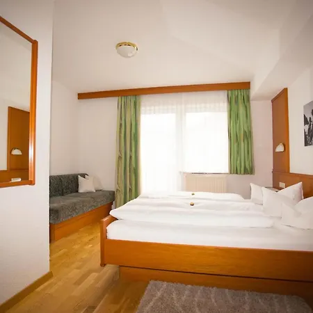 Affittacamere Haus Enzian 3*