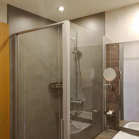 هاوس إنزيان 3* سانكت ليونارد إم بيتزتال